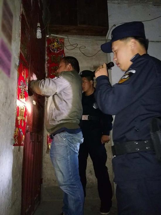 者相镇粗心妈妈误将幼女锁家中 